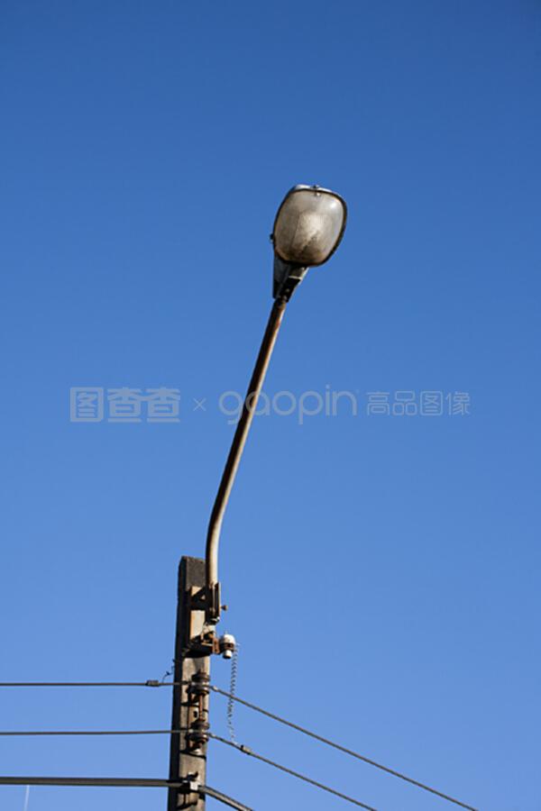 藍天電力行業的燈柱